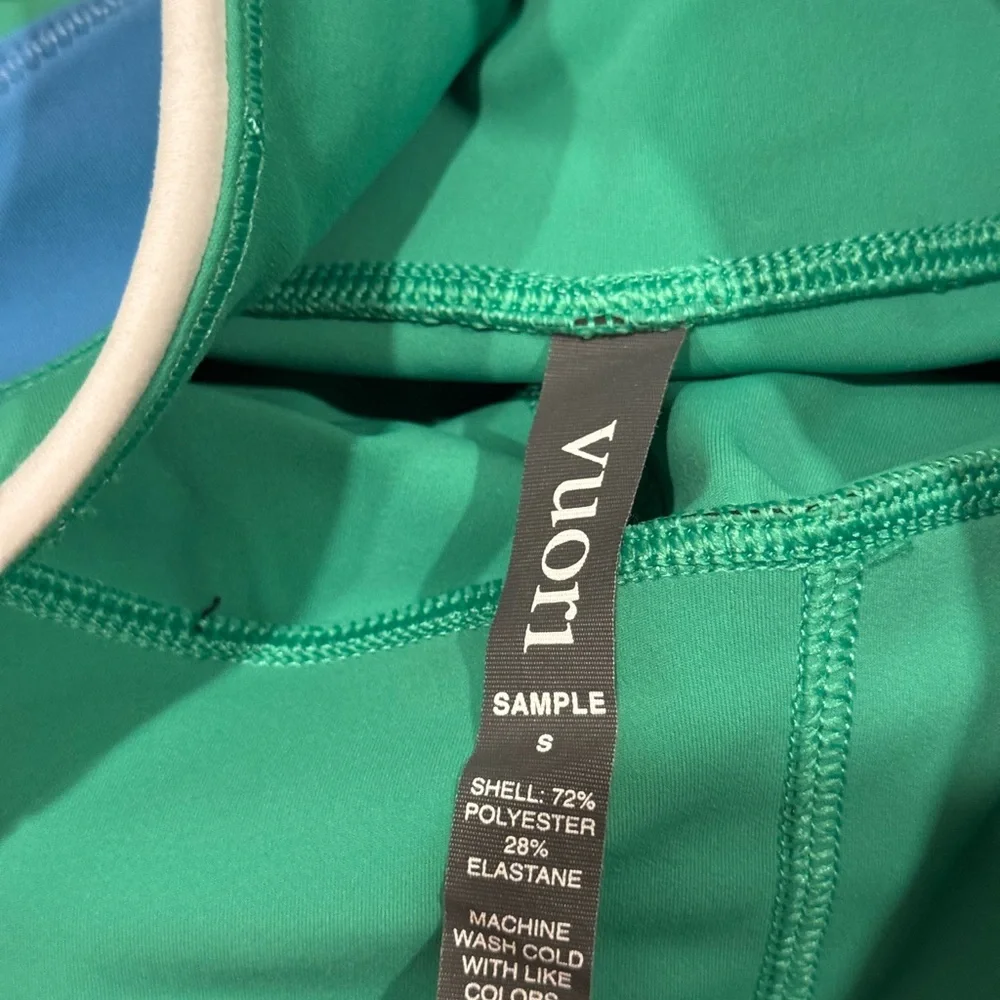 NWOT Vuori Green Leggings with Zipper Bottoms Size Small - Picture 2 of 4